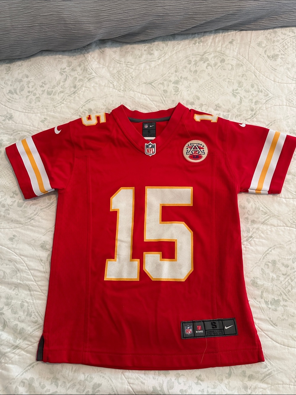 Nike Kids' Kansas City Chiefs #15 Mahomes Red Football Jersey